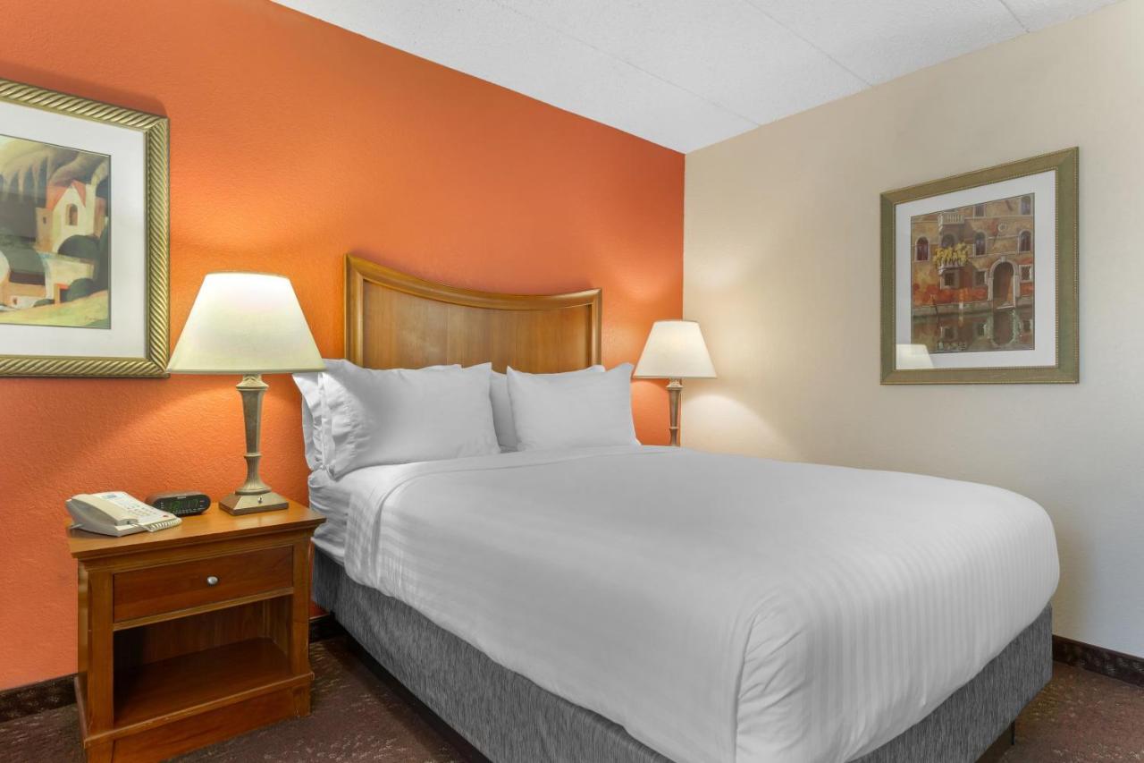 Holiday Inn Express Chicago-Downers Grove By Ihg Dış mekan fotoğraf