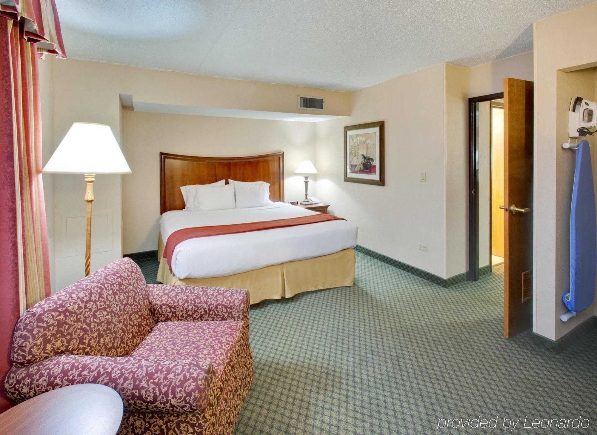 Holiday Inn Express Chicago-Downers Grove By Ihg Oda fotoğraf