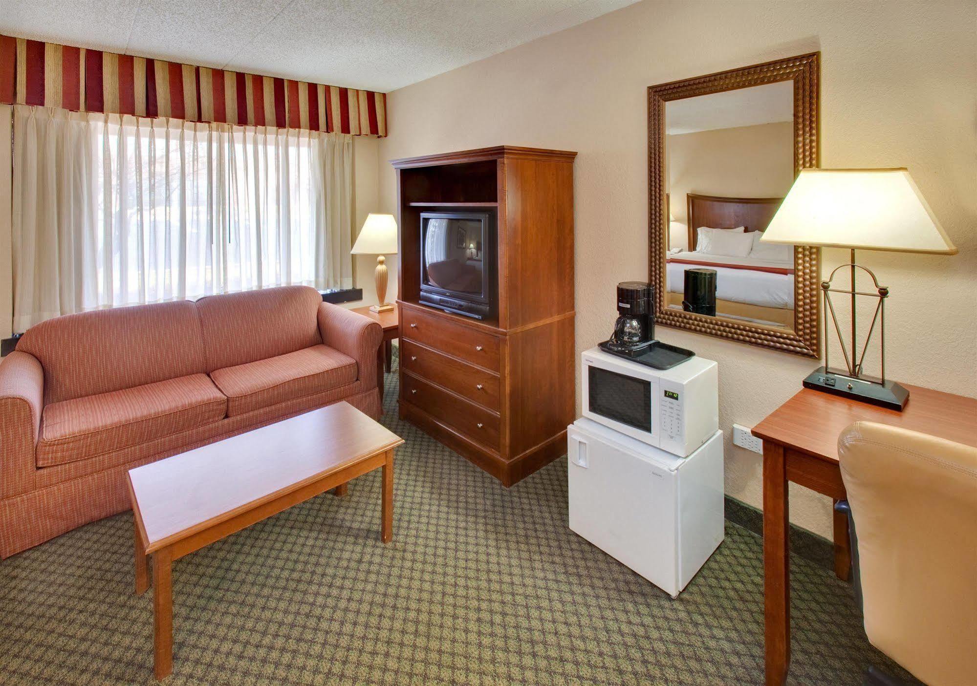 Holiday Inn Express Chicago-Downers Grove By Ihg Oda fotoğraf